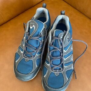 Eddie Bauer Womens Lukla Pro Hiking Shoes Gray Waterproof Low Trail sz 10